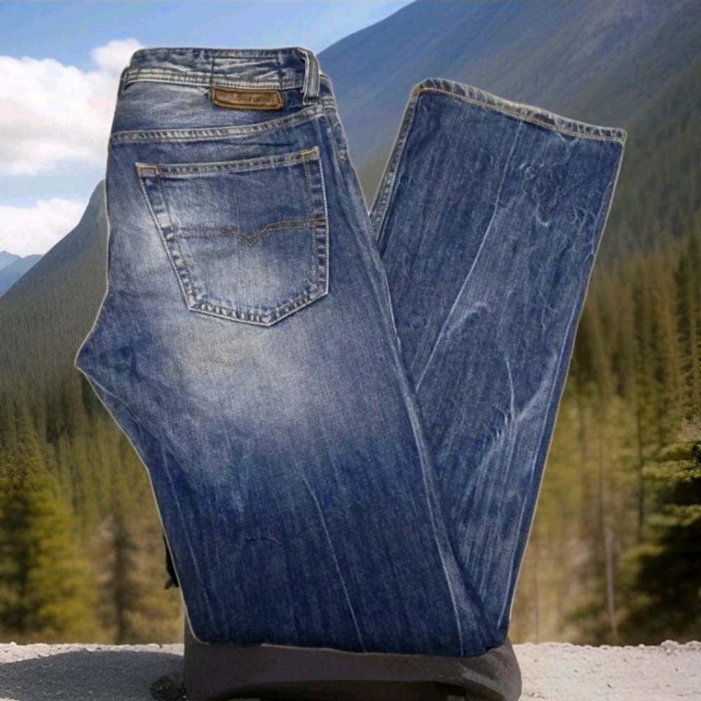 Diesel Industry Men's Jeans Size 31 X 32 Distressed Blue. Regular Bootcut